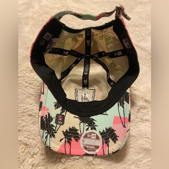 New Women’s New Era Las Vegas Raiders cream retro beachin 9Twenty adjustable cap - Picture 5 of 9